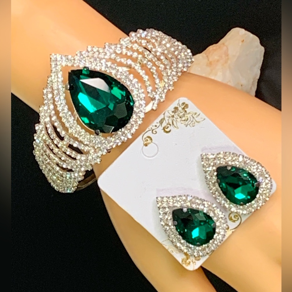 Designer STS Emerald Green and Clear Swarovski Crystal Teardrop Bangle Bracelet